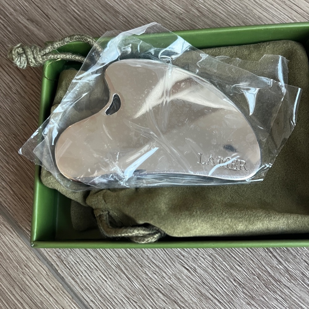 La Mer Gua Sha Silver Facial Tool